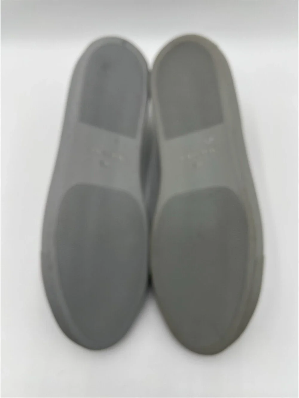 Men’s Saks Fifth Avenue gray minimalist leather sneakers Low Too Size 10.5